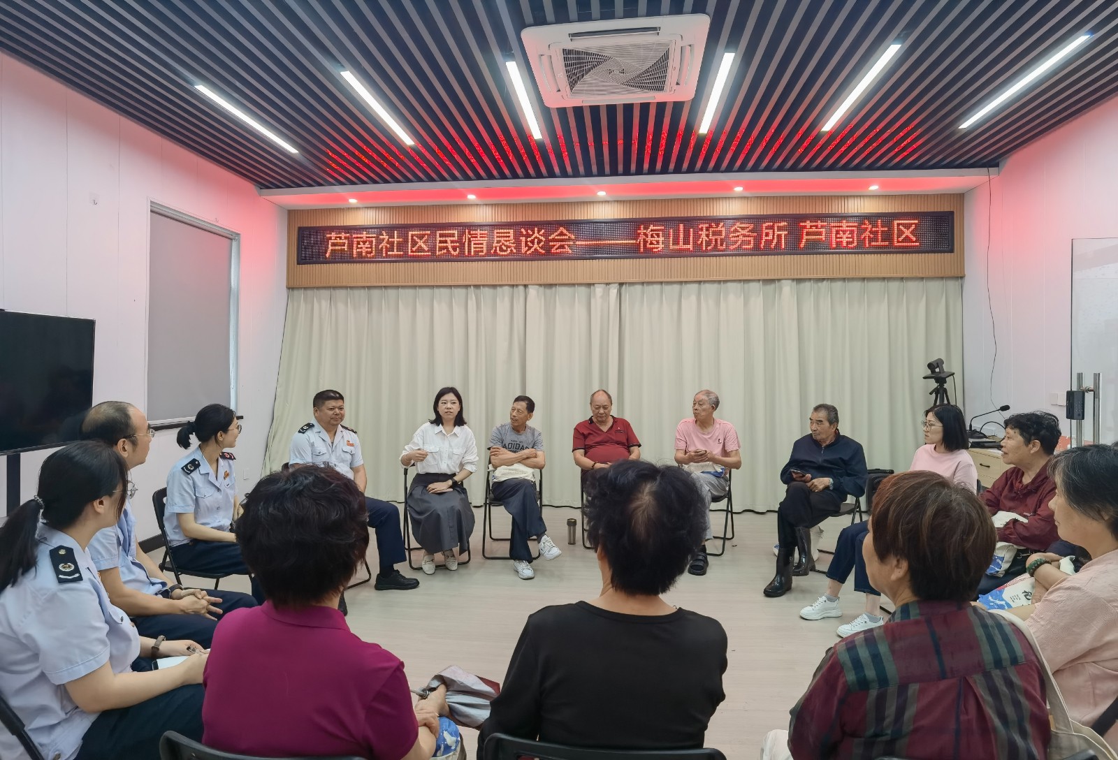 柴桥：民情恳谈送政问需 税收宣传便民暖心.jpg