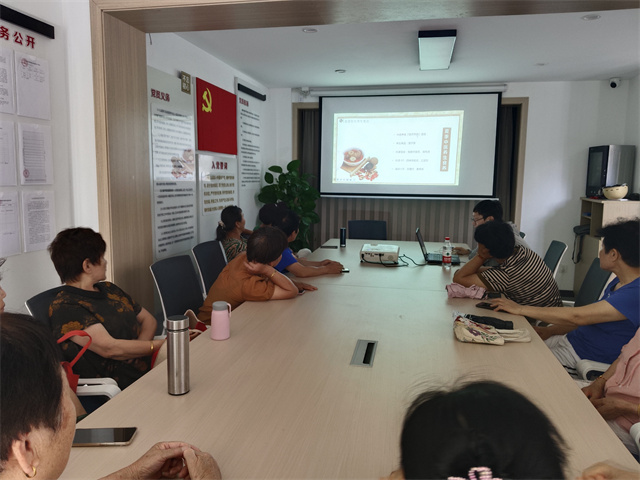 北仑柴桥成校：暮年时节话养生 社区老人共聆听.jpg