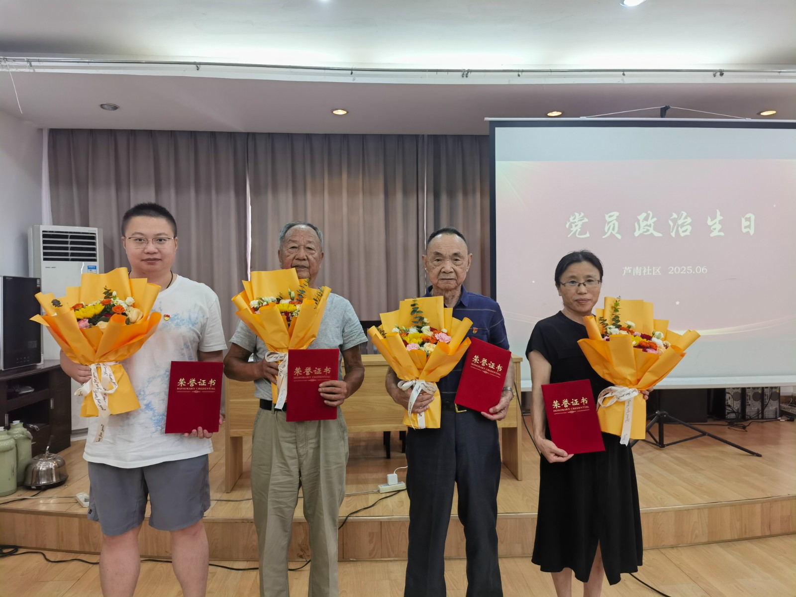 柴桥：党龄逢十忆初心 薪火相传担使命.jpg