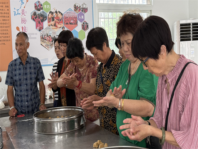 北仑柴桥成校：向阳而行 美食飘香.jpg