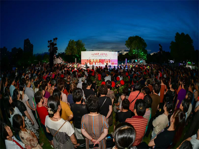 北仑柴桥成校：心向光华 乐善致远----慈善公益晚会.jpg