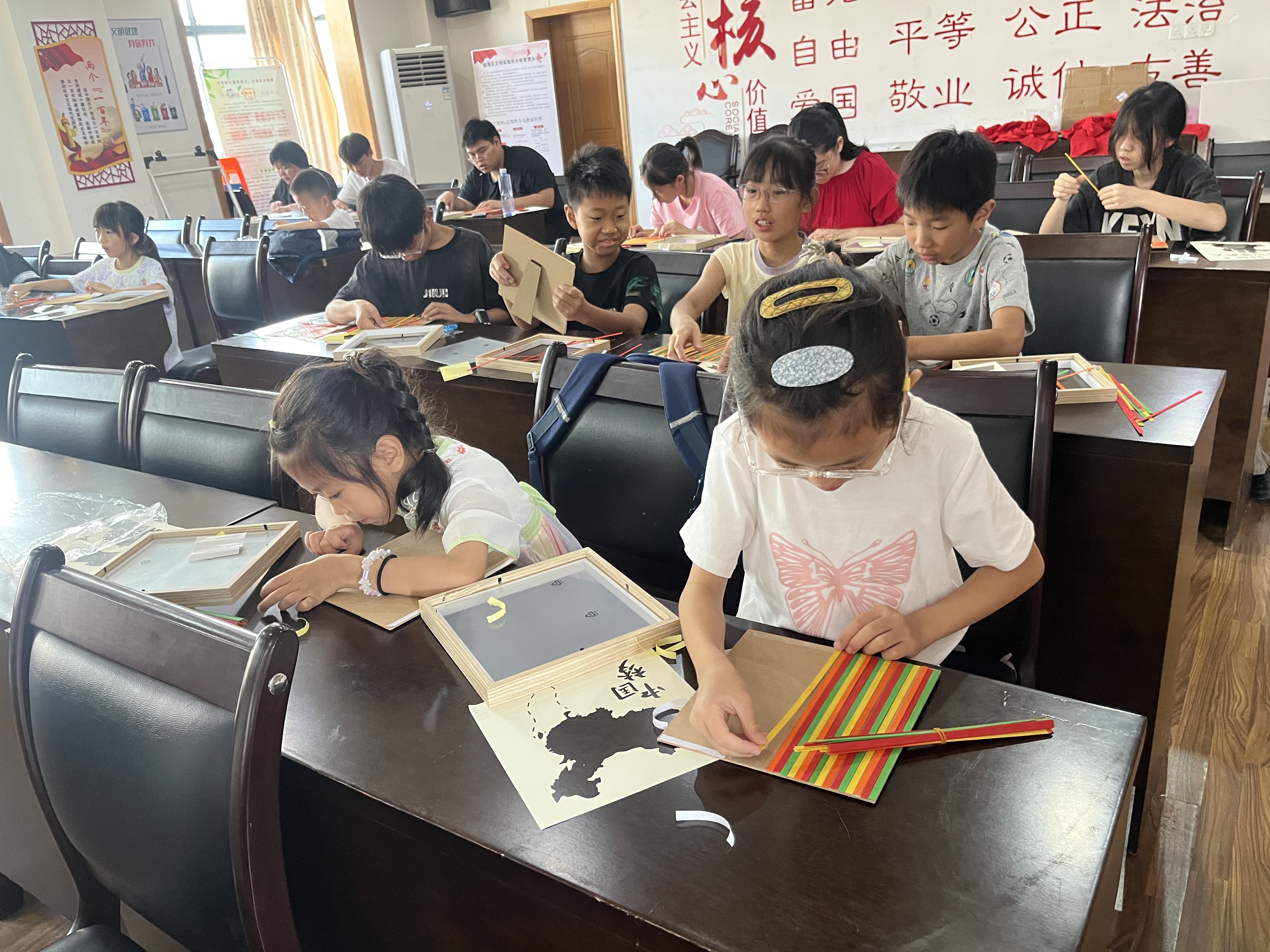 20250709“非遗竹编画 传承爱国情”手工DIY主题活动2.jpg