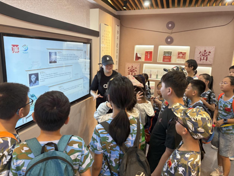 20250726高桥社区青少年徒步研学行：踏访革命旧址 传承红色基因828.png