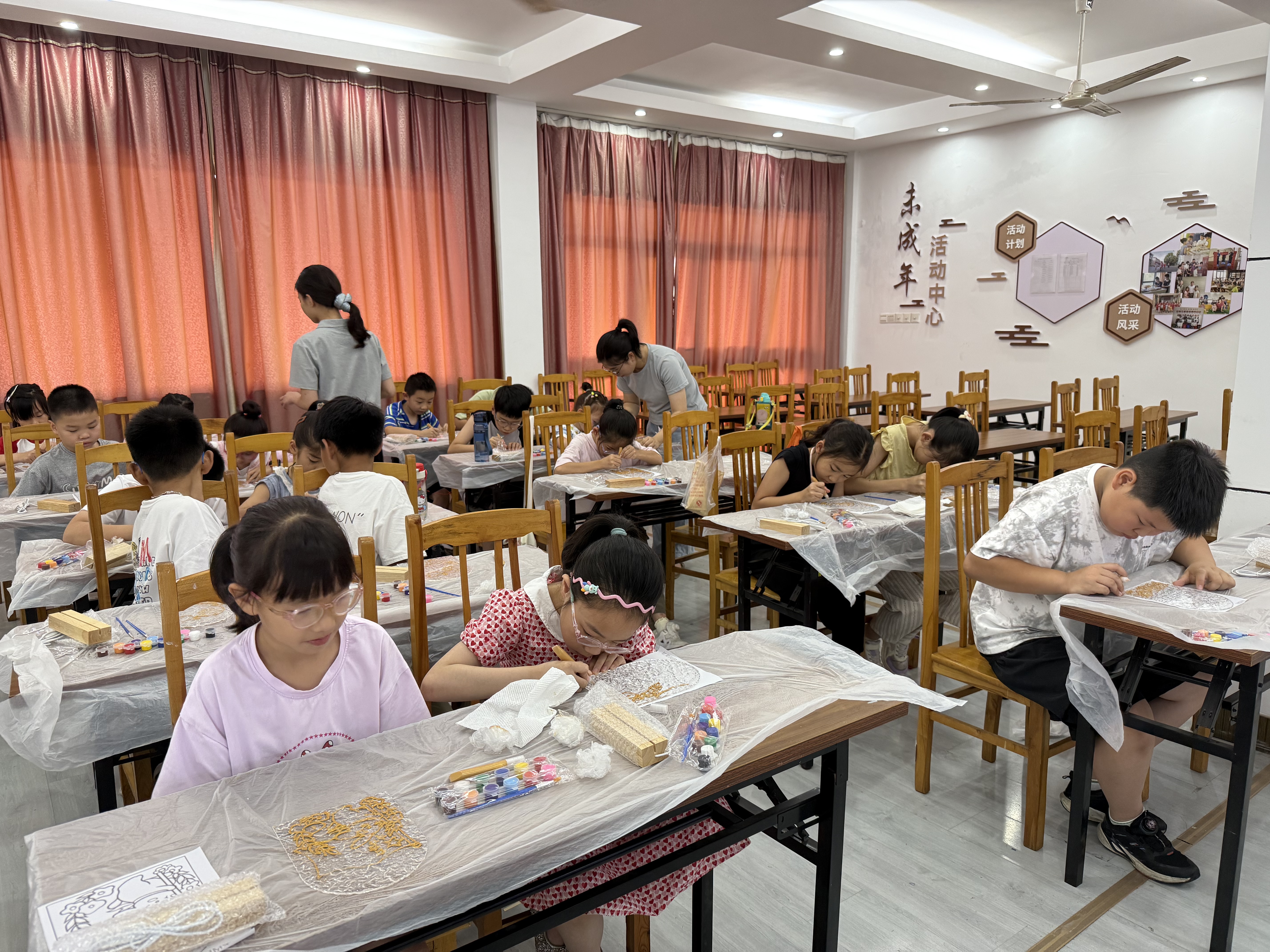 08-01“童心向党·致敬老兵”——慈湖人家社区八一建军节爱国主题活动 (3).jpg