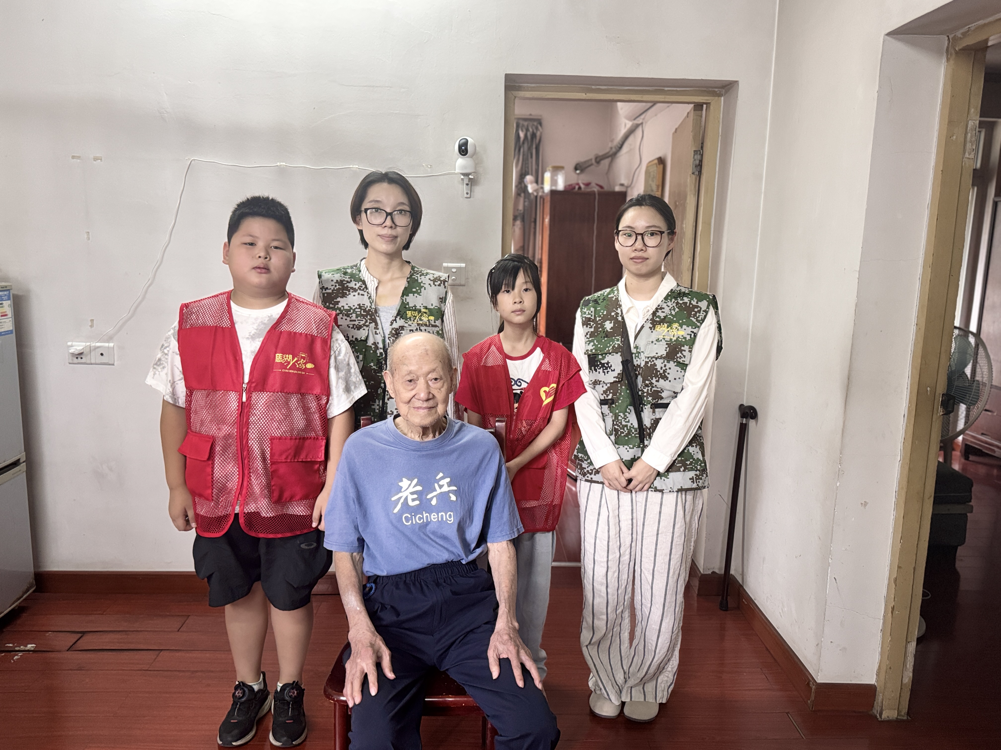 08-01“童心向党·致敬老兵”——慈湖人家社区八一建军节爱国主题活动 (2).jpg