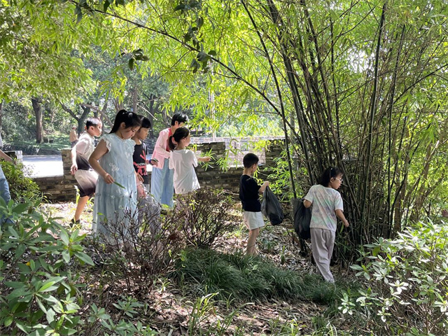 北仑柴桥成校： 生态环保启蒙——把自然教育搬进课堂.jpg