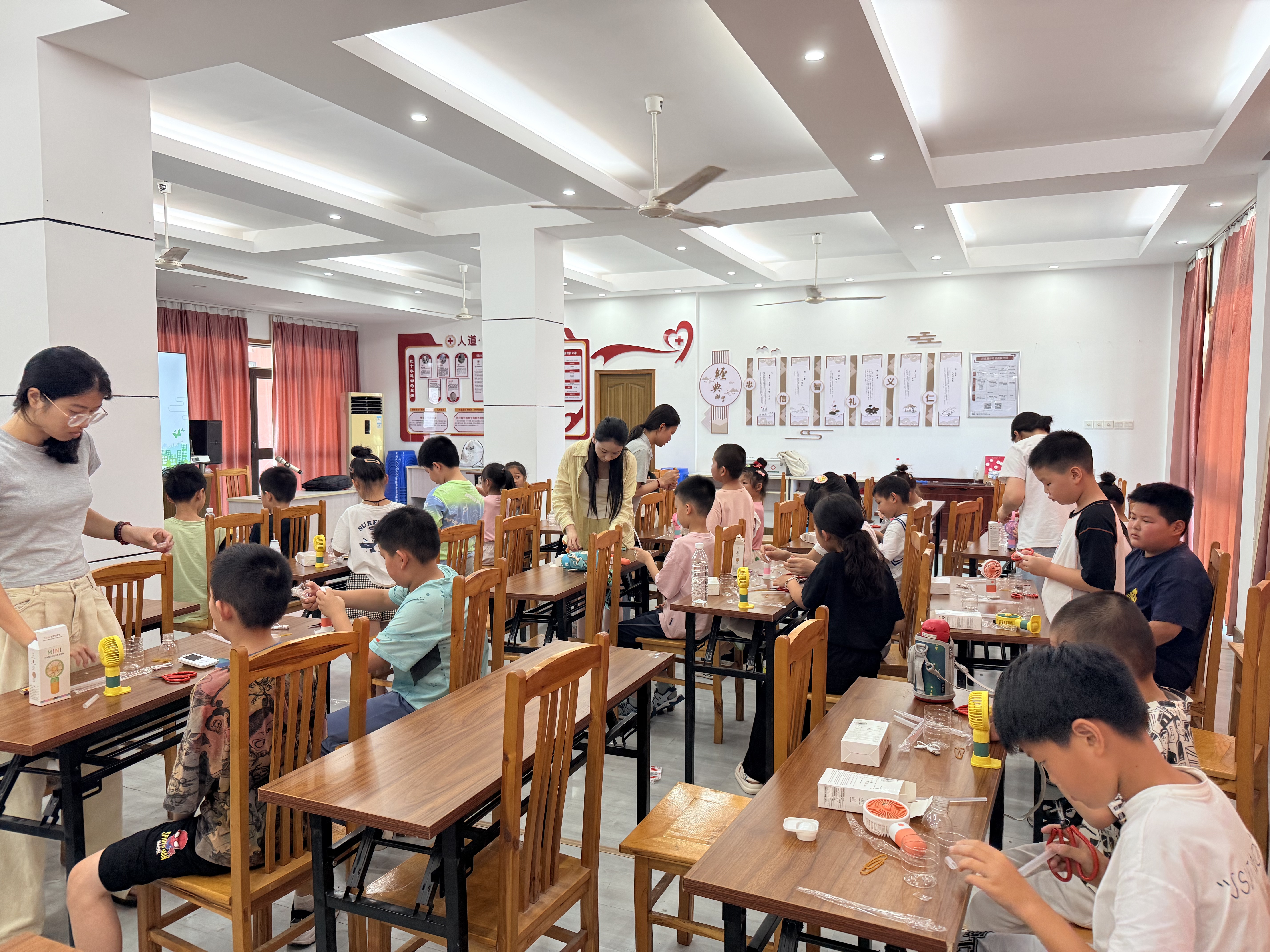 08-06“童心护地球·低碳向未来”——慈湖人家社区青少年环保科普实践活动 (1).jpg