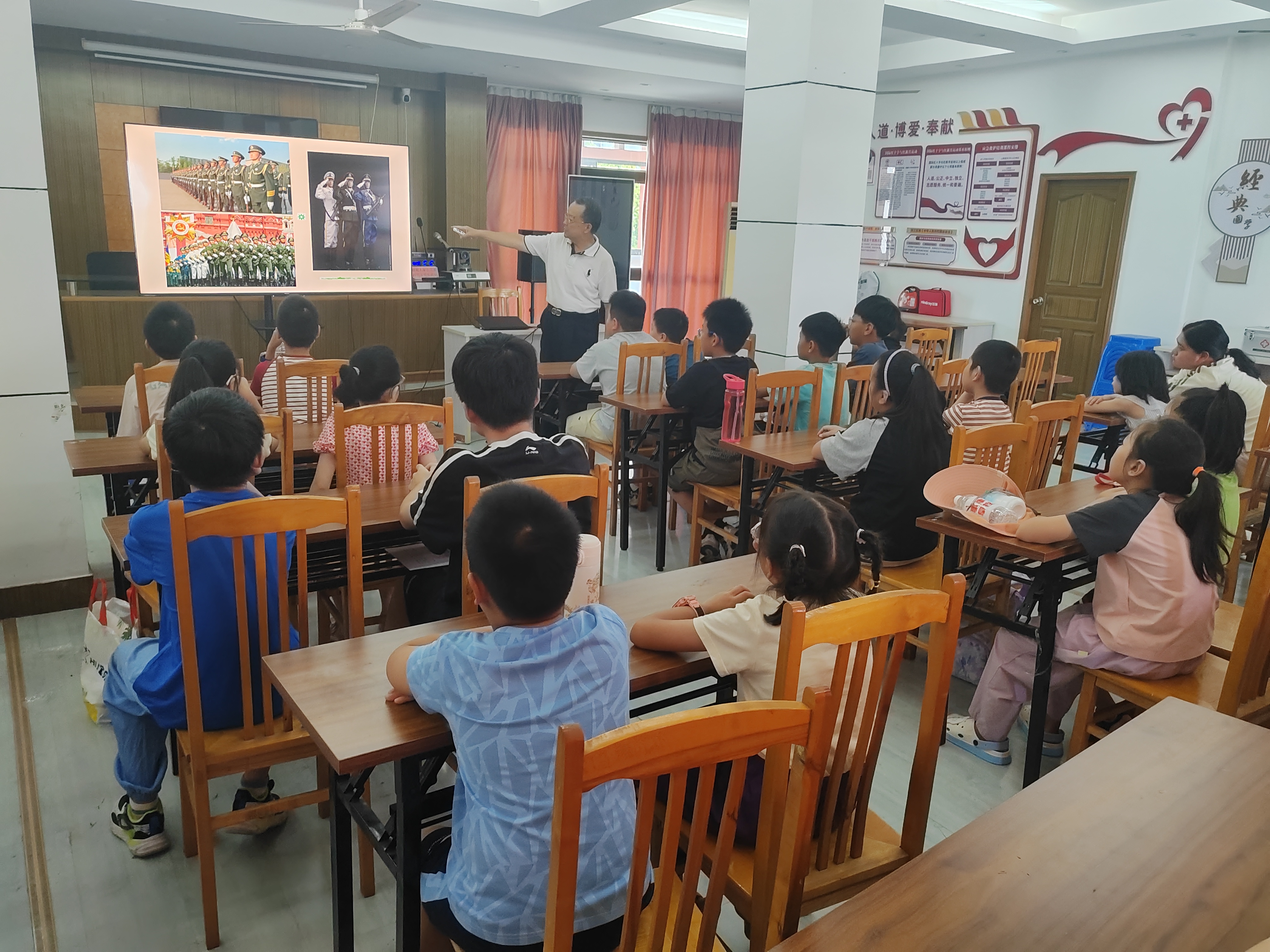 08-21红领巾学英烈・浙东抗战精神润童心 —— 慈湖人家社区青少年抗战胜利 80 周年主题活动 (3).jpg