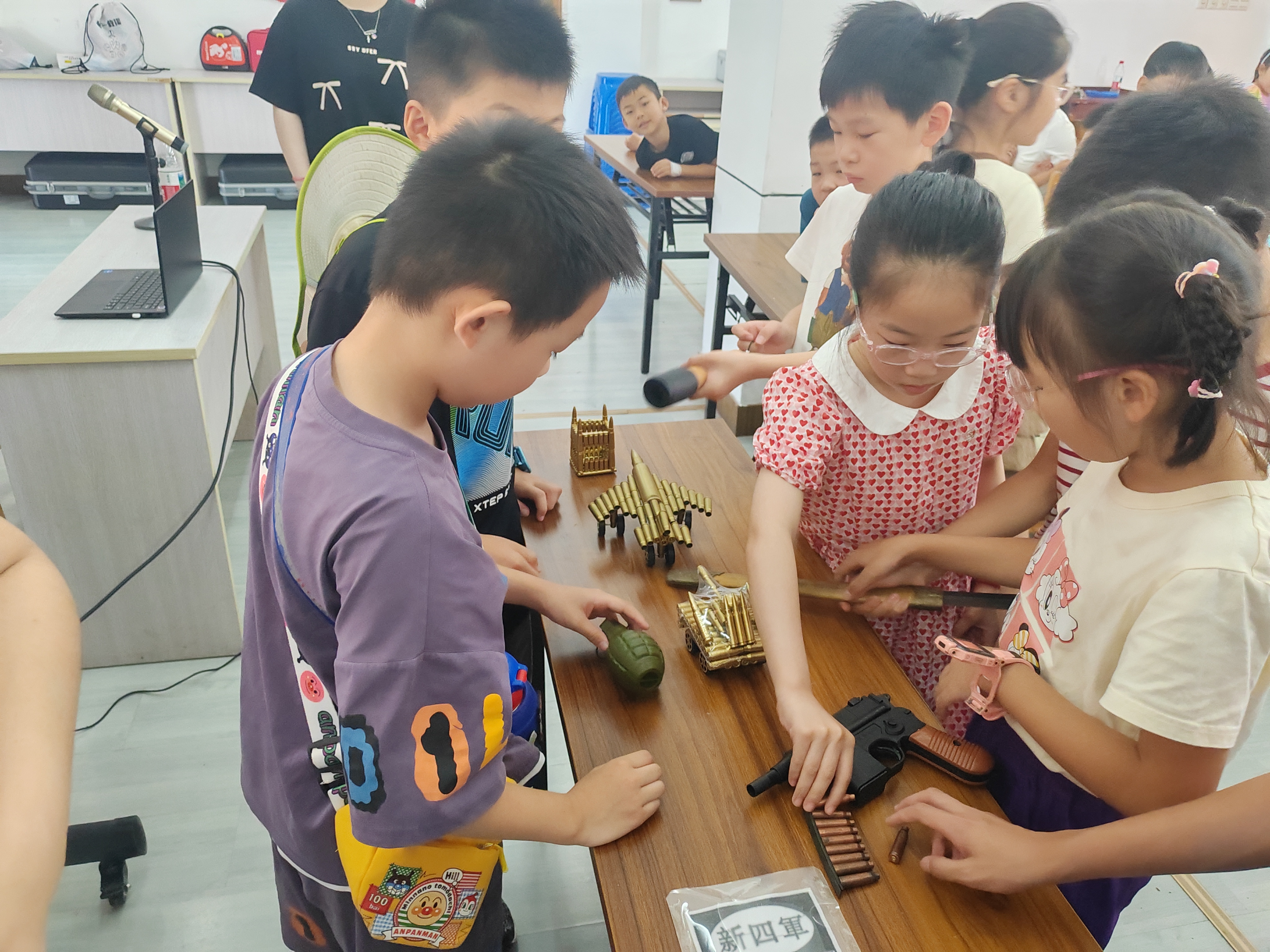 08-21红领巾学英烈・浙东抗战精神润童心 —— 慈湖人家社区青少年抗战胜利 80 周年主题活动 (1).jpg