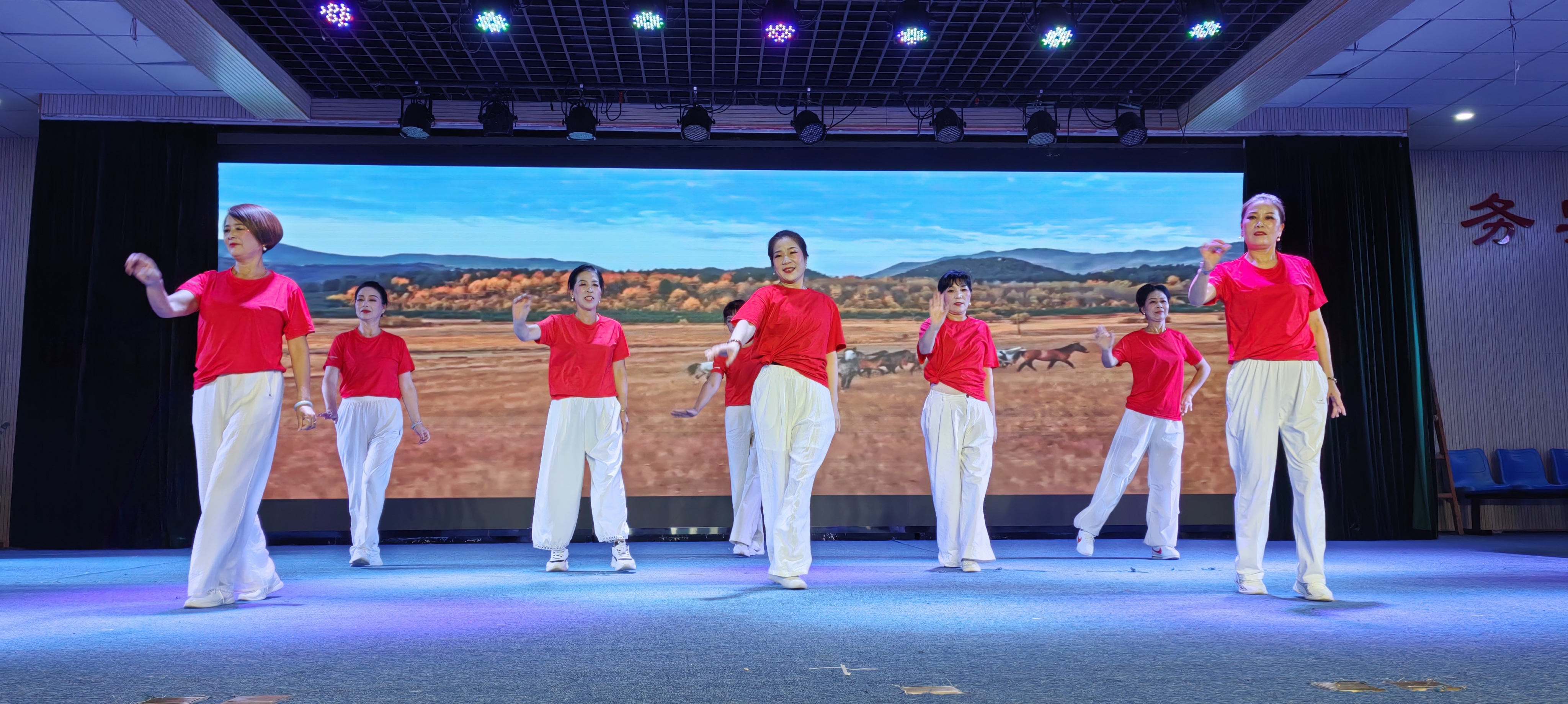 广场舞剧照.jpg
