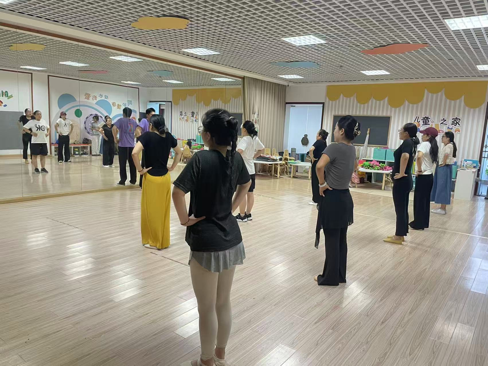 长山社区：舞动健康 伞绘风采.jpg