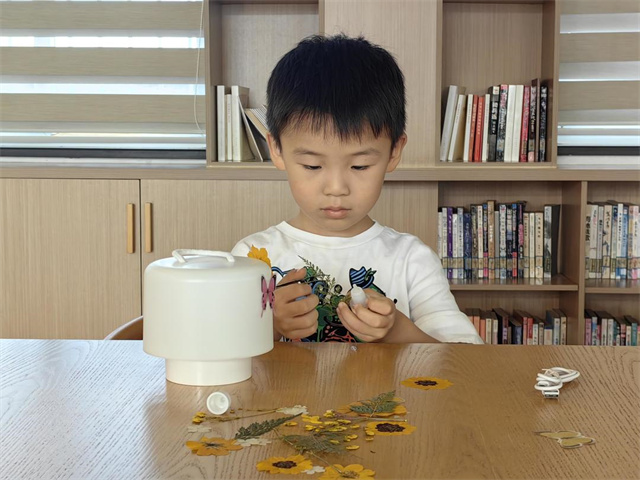 北仑柴桥成校：小手筑梦 “童” 心谢师.jpg