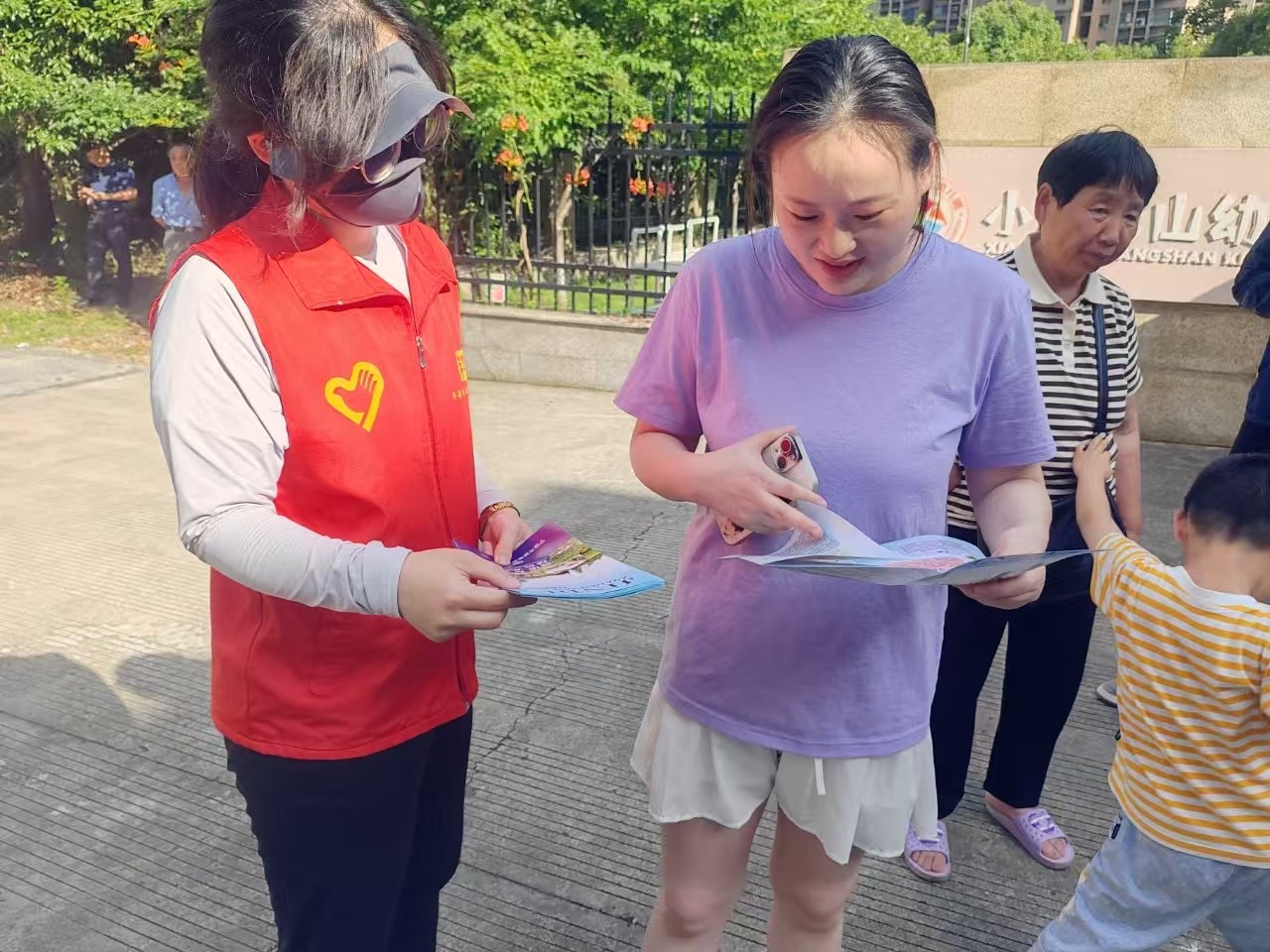 长山社区：禁毒宣传进万家 携手共筑防护网.jpg