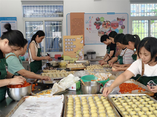 北仑柴桥成校：烘焙课堂传技艺，中秋月圆育“酥”香.jpg