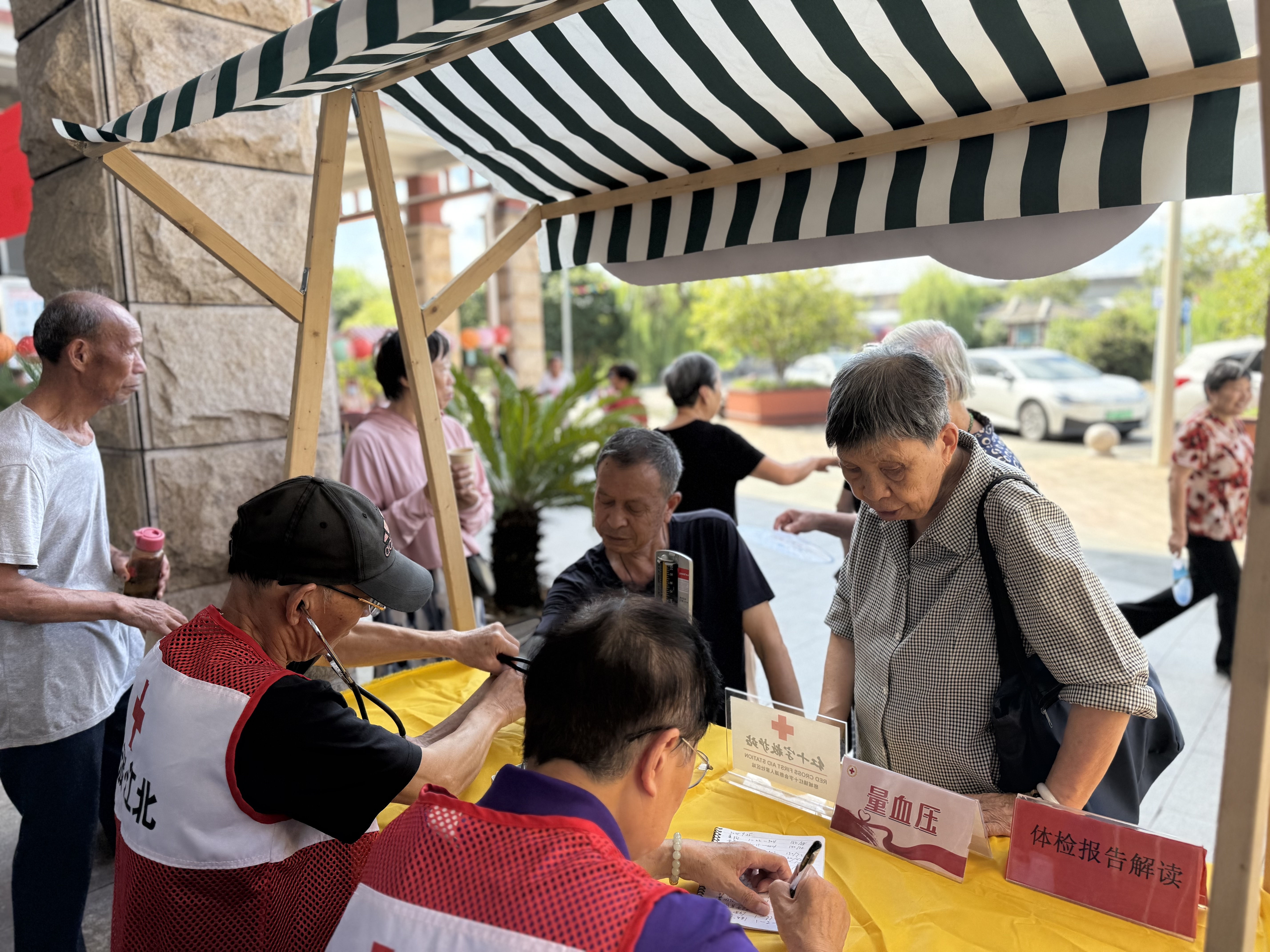 09-25慈邻集市--月圆慈邻聚 华诞盛世情 (9).jpg