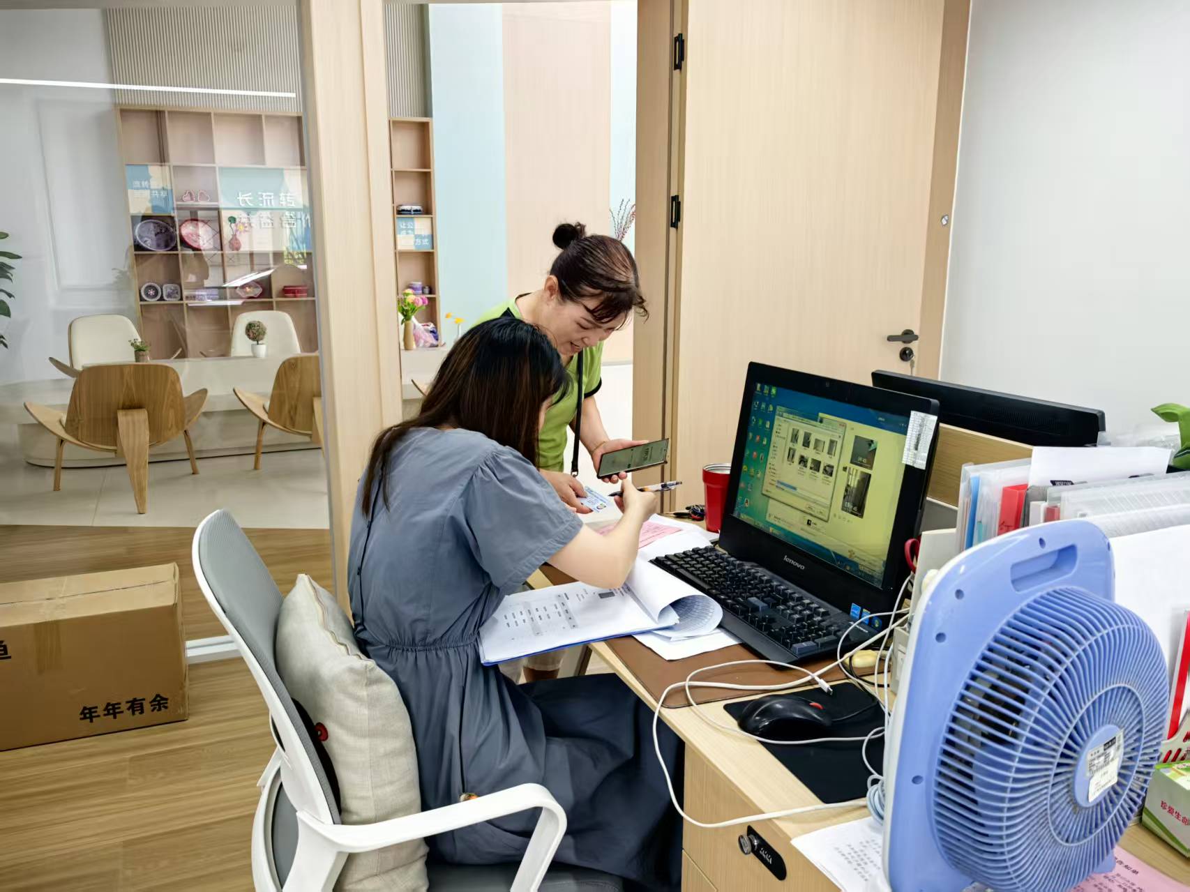 长山社区：医保缴费遇难题 社区服务暖心怀.jpg