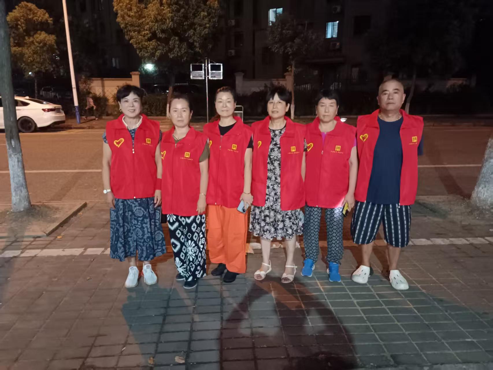 长山社区：国庆华灯映平安 五夜坚守筑祥和.jpg