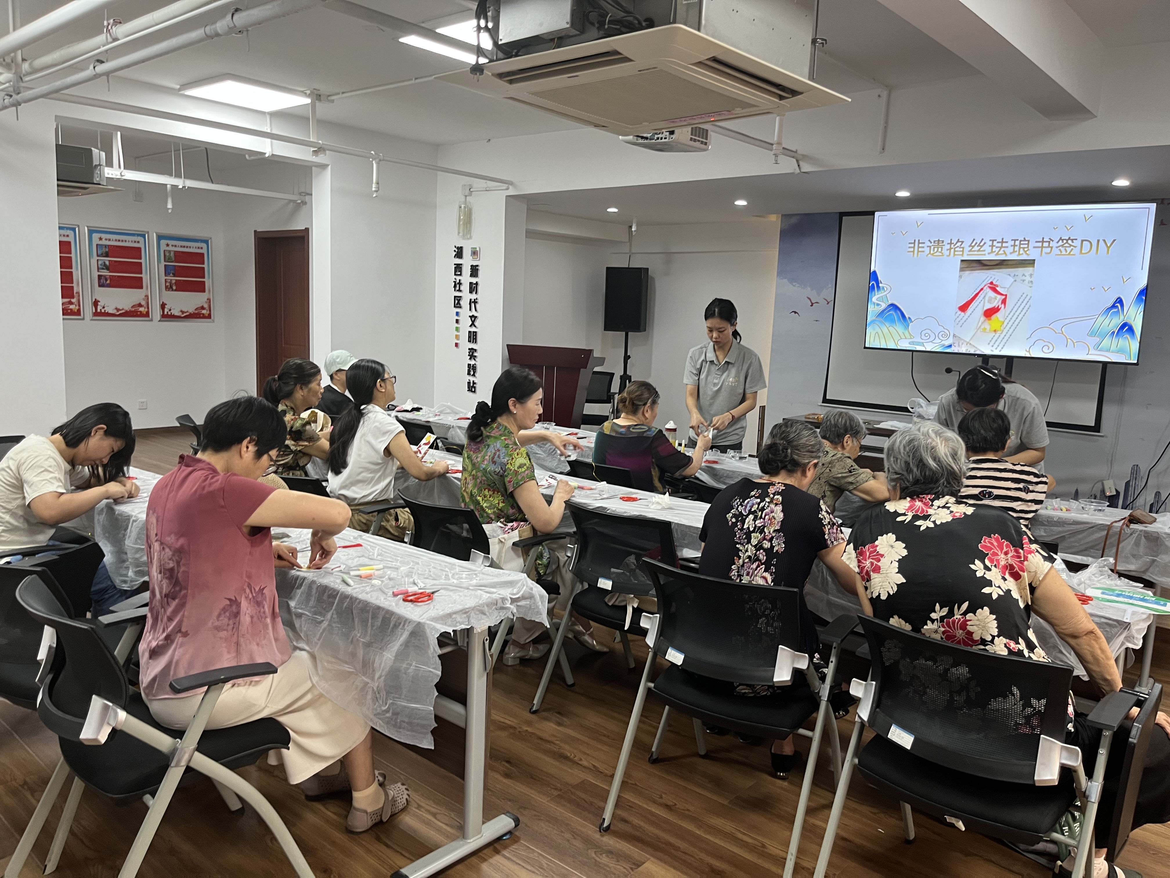 2025.10.10 掐丝珐琅书签画手作.jpg