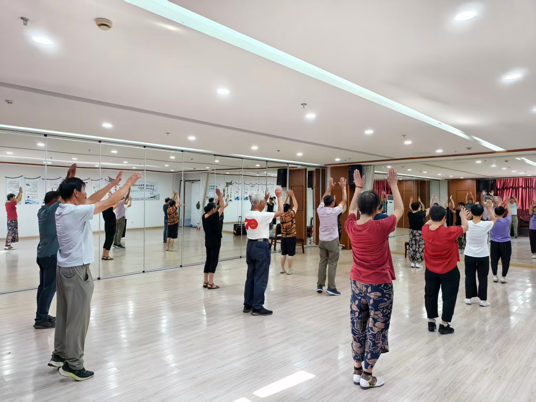 长山社区：巧手舞动强体魄 乐龄欢聚享安康.jpg