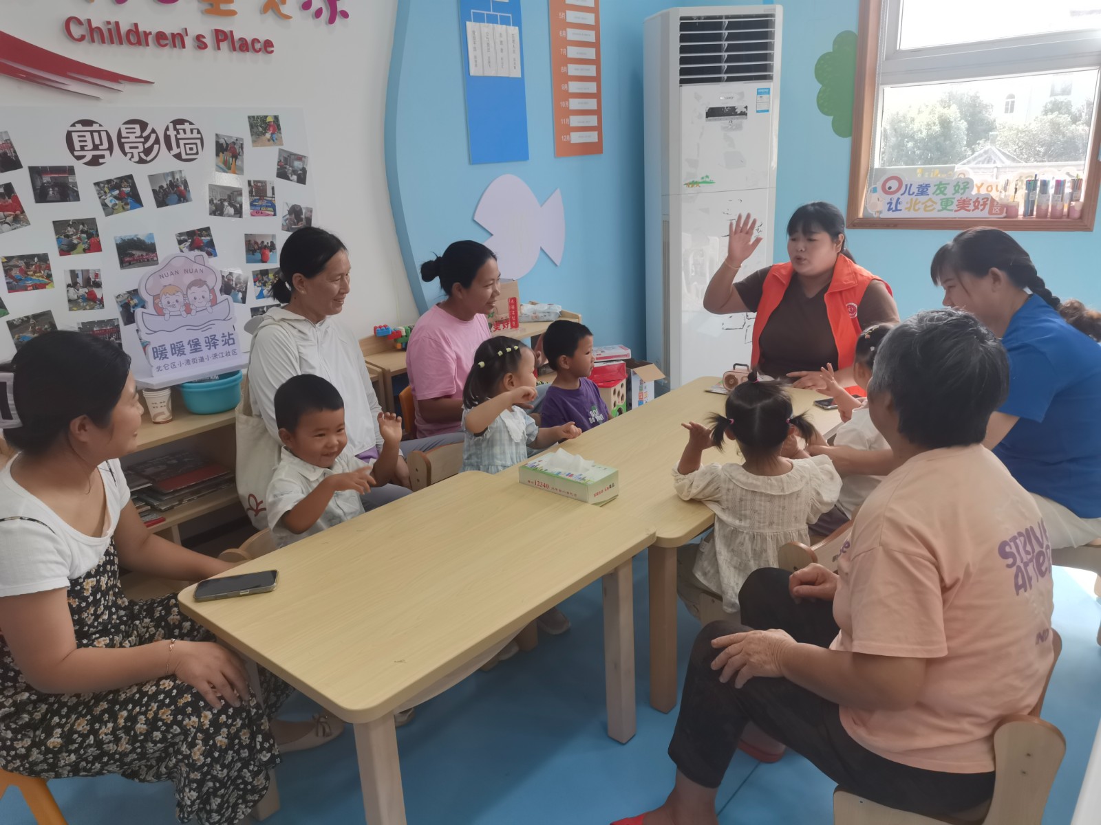 小浃江社区党群服务中心：亲子巧手训练，指尖运动促成长.jpg