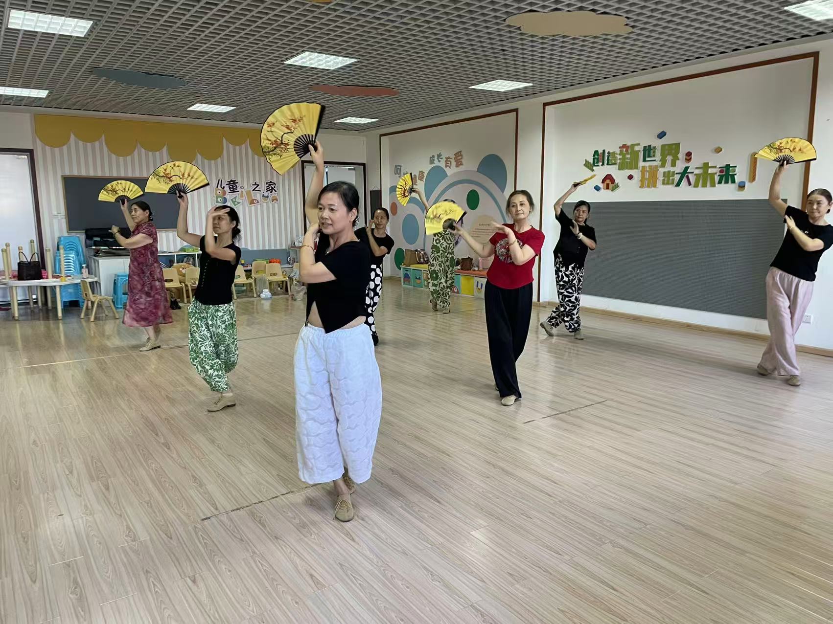 长山社区：银龄舞动展风采 党群同心乐融融.jpg