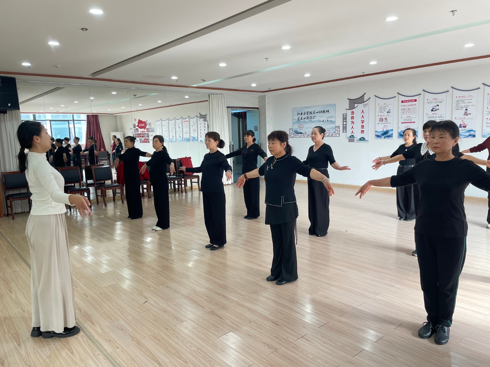 长山社区：银龄展韵启新篇 素衣习步待华章.jpg