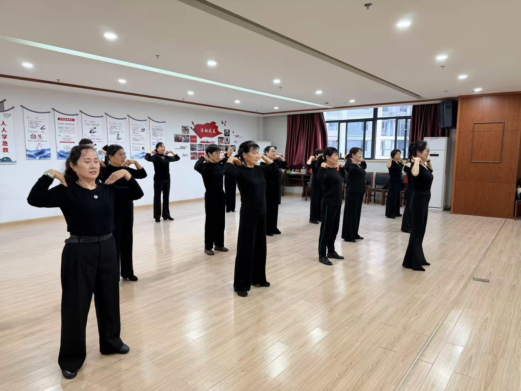 长山社区：银龄焕彩展新姿 夕阳生辉绽芳华.jpg