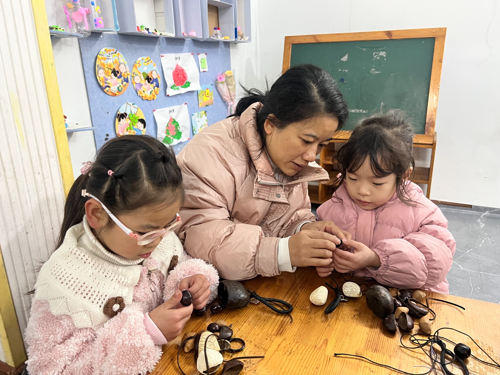 家在柴桥： 儿童巧手“变废为宝” 果壳奏响环保乐章.jpg