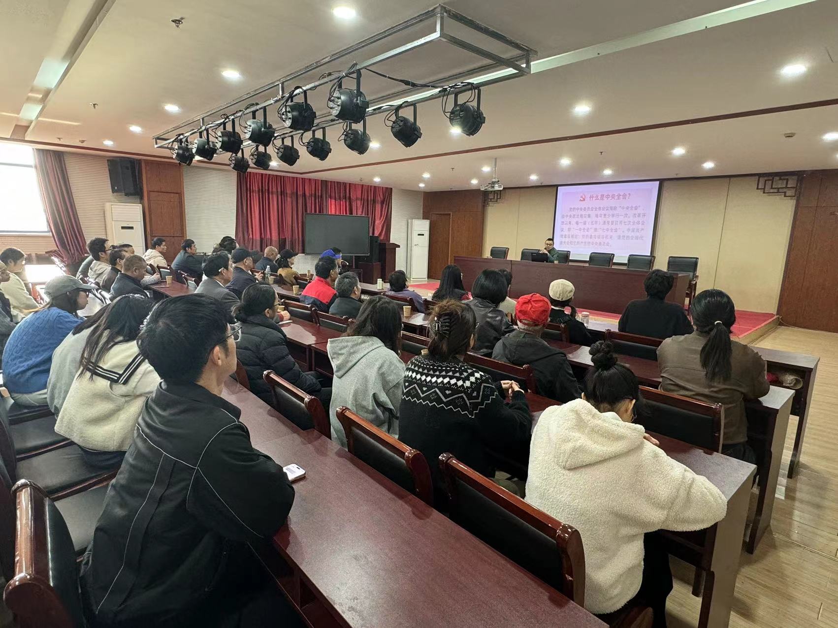 长山社区：党课启智润心 初心砥砺奋进.jpg