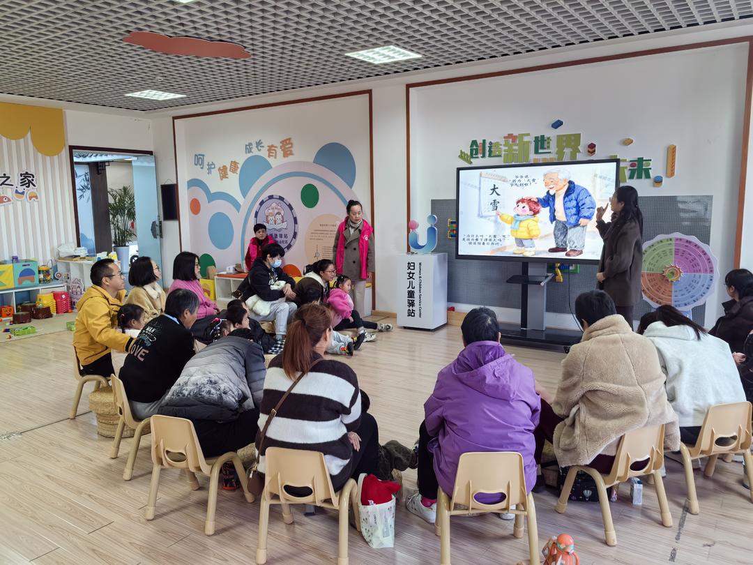 长山社区：大雪至 亲情浓 “小青虫”暖化冬日时光.jpg