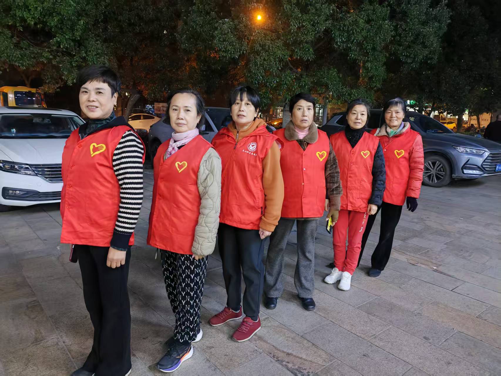 长山社区：星夜巡防护安宁 志愿同行筑平安.jpg