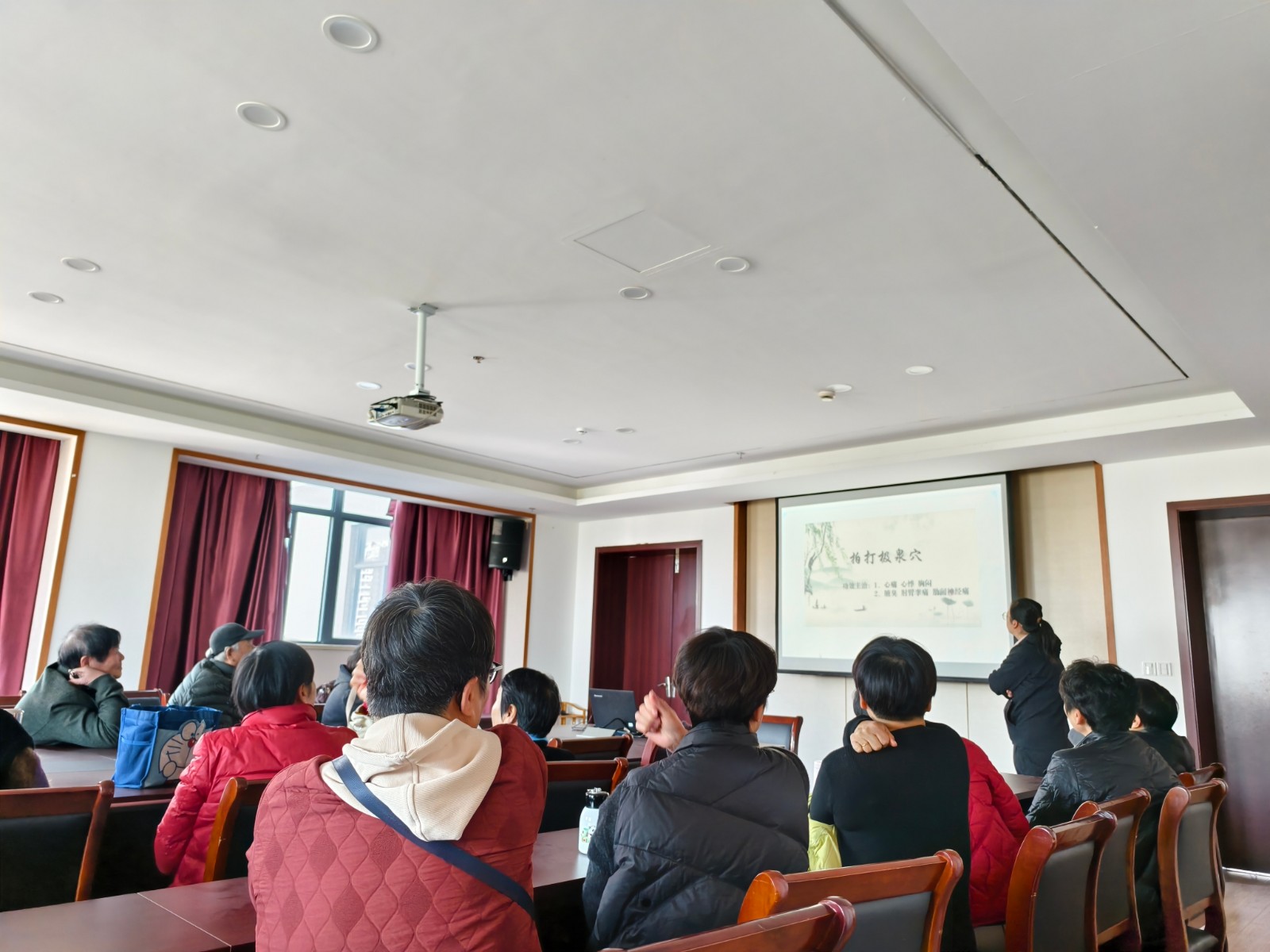 长山社区：银龄健体展风采 经络养生焕新颜.jpg