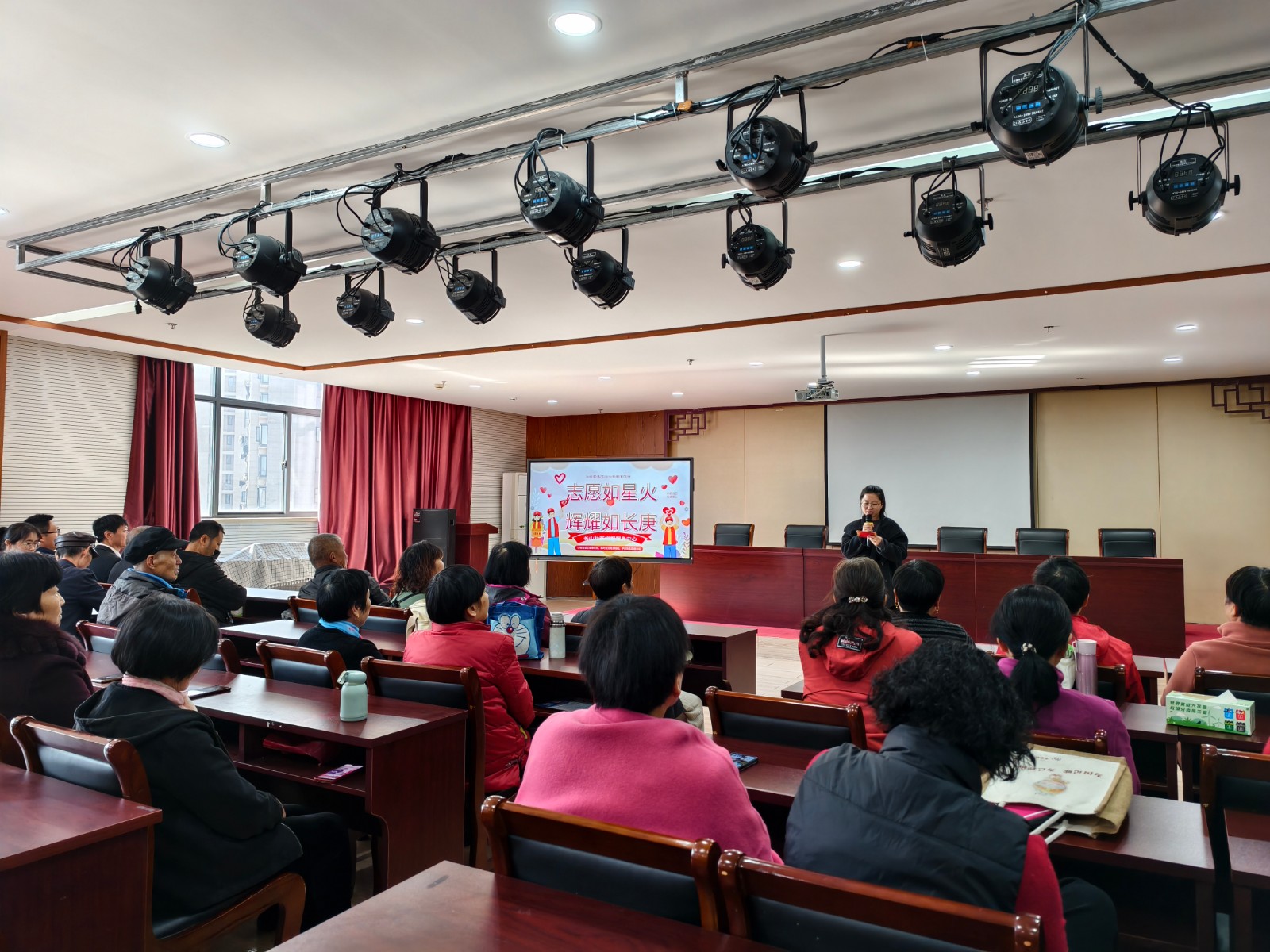 长山社区：志愿星光映初心 暖心回馈显真情.jpg