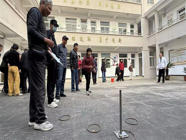 “温情相伴，乐享运动”——北仑柴桥成校携手街道为失独家庭打造趣味运动会.jpg