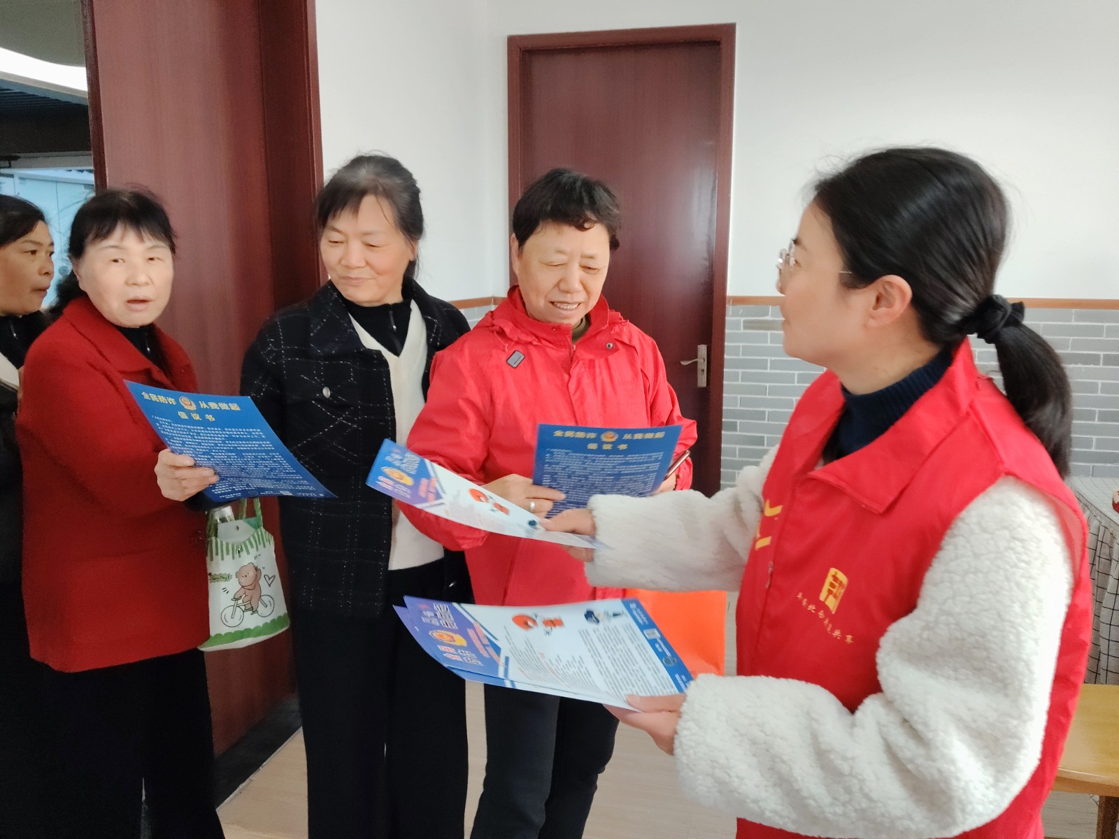 长山社区：反诈宣传进社区 共筑安全防护墙.jpg