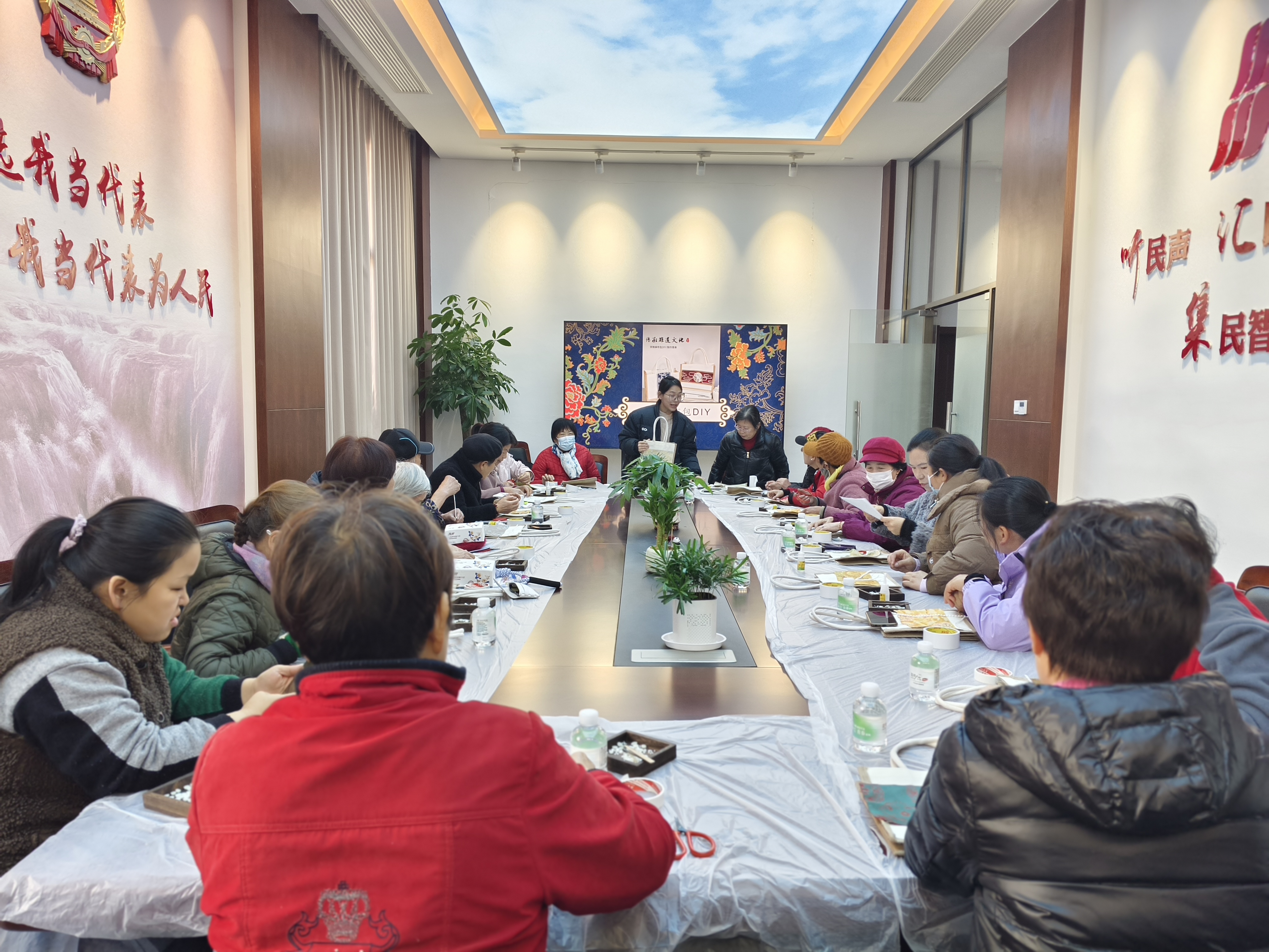 12-04锦绣指尖·麻布生花 (1).jpg