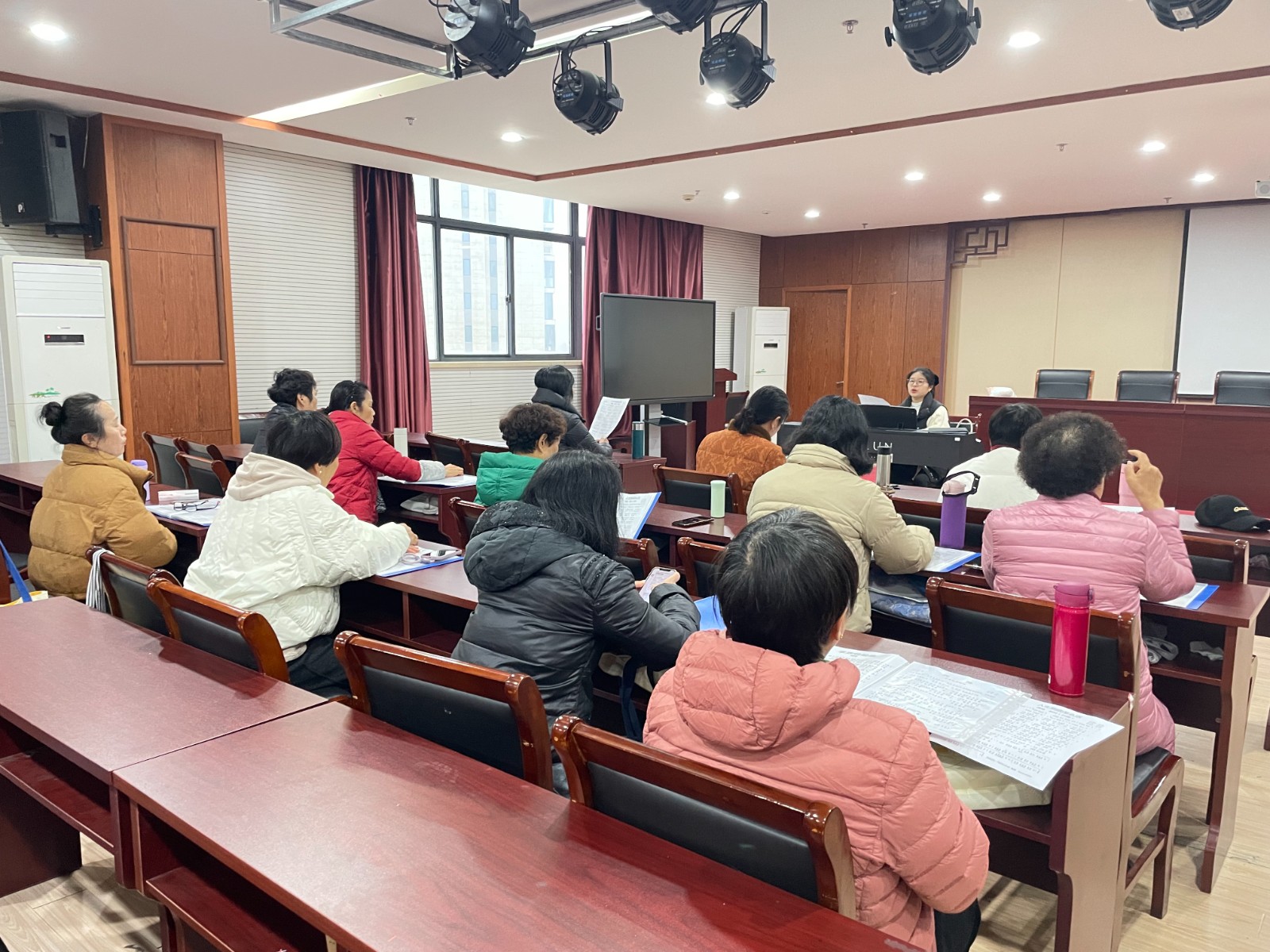 长山社区：开展老年人合唱培训 共谱银龄新乐章.jpg