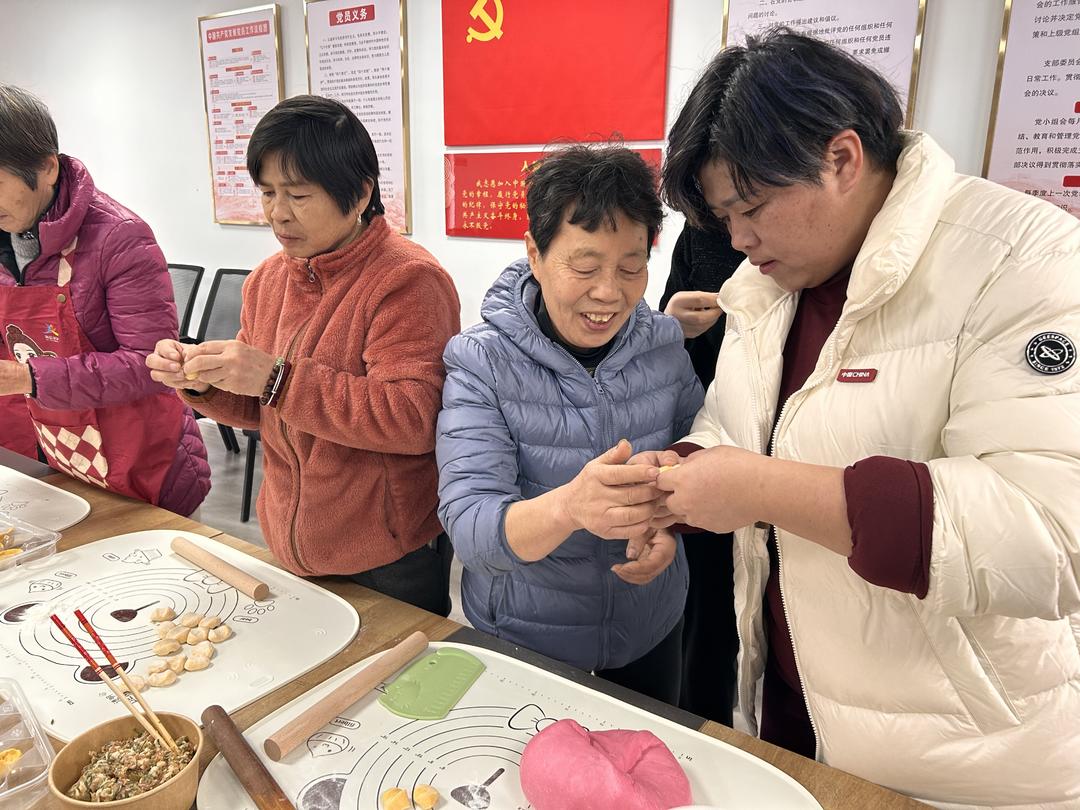 迎元旦 巧手包出“福气饺” (1).jpg