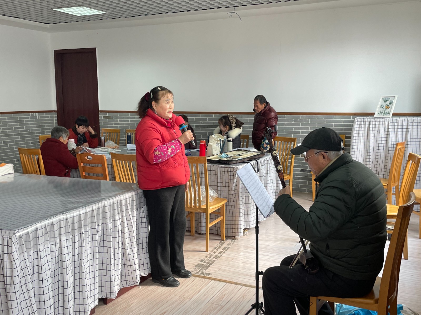 长山社区：银龄舞台展风采 弦歌不辍乐晚年.jpg