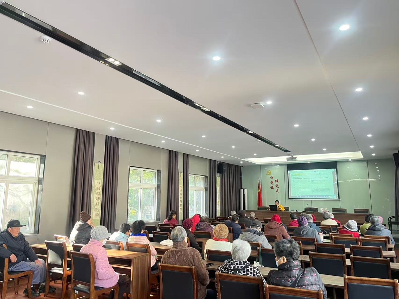 20260113 【镇电社区】血脂正常了，降脂药能停了吗？.JPG