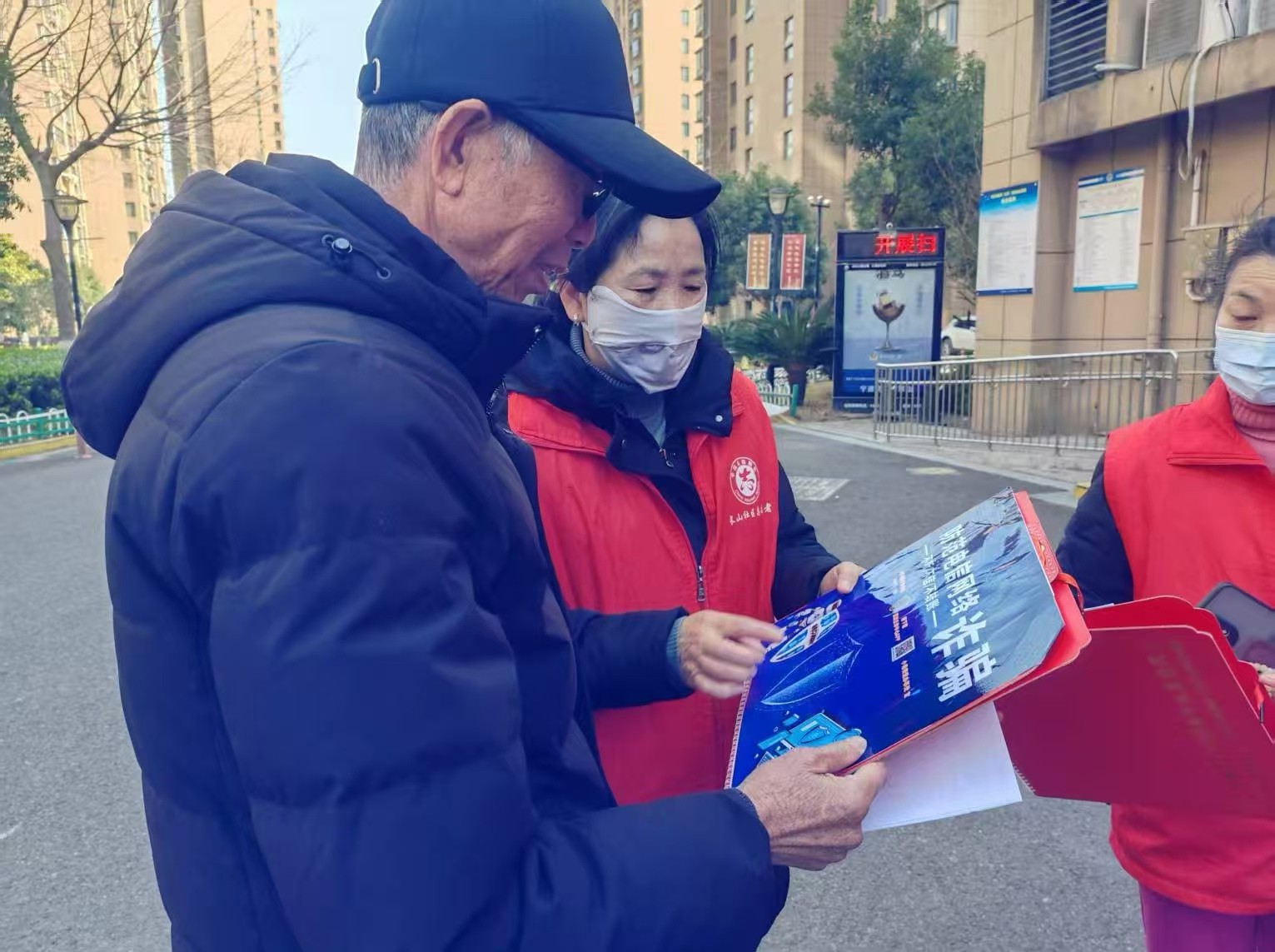 长山社区：反诈宣传“零距离” 守护居民“钱袋子”.jpg