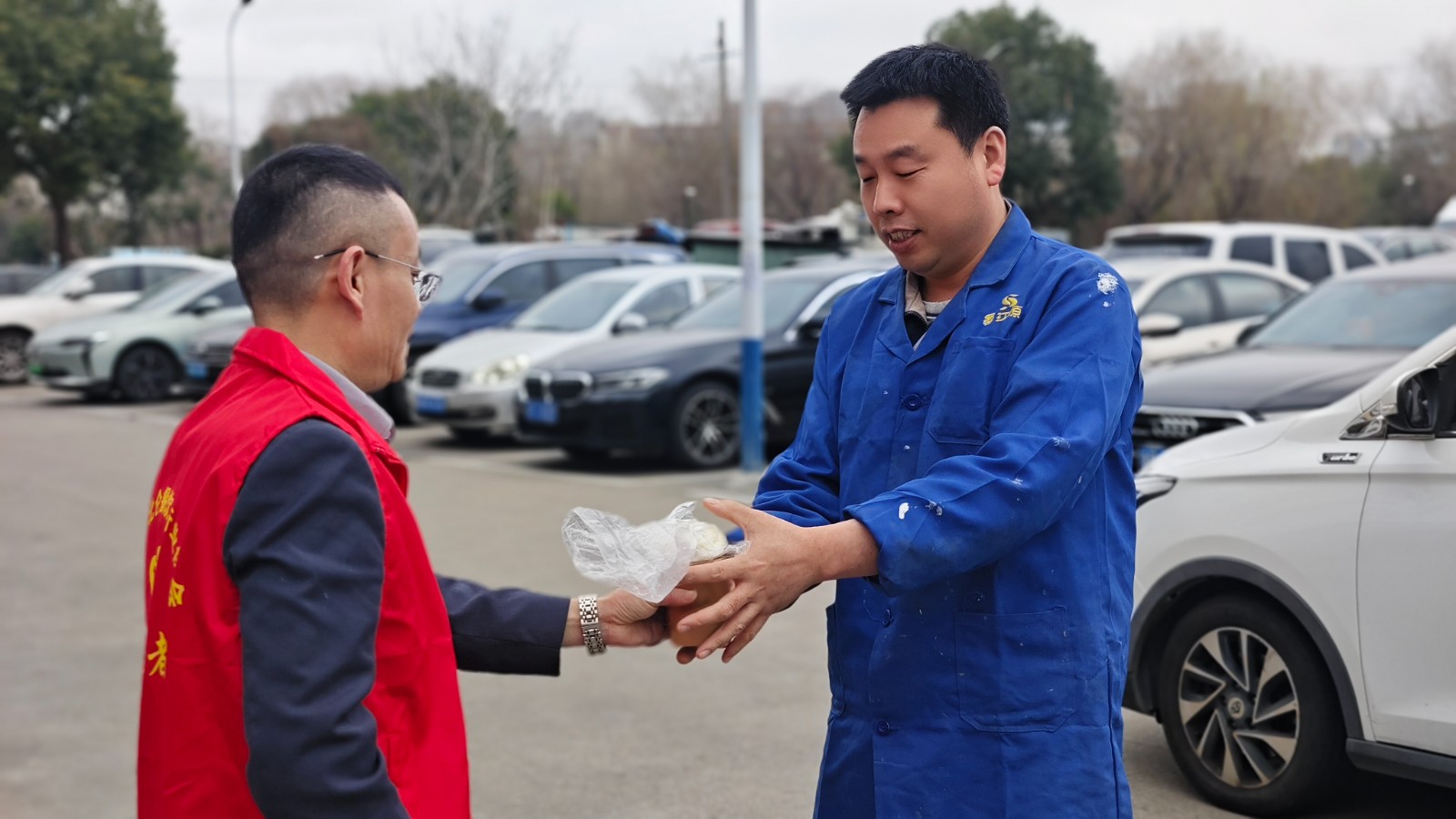 长山社区：腊八节暖心行动 温情满溢冬日.jpg