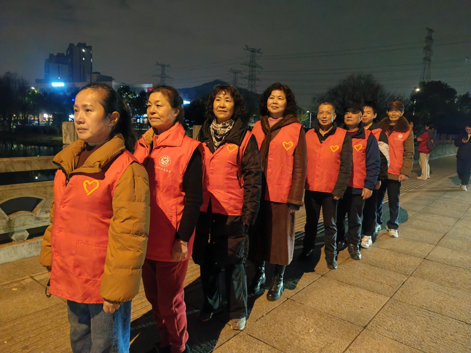 长山社区：夜巡护平安 志愿筑防线.jpg