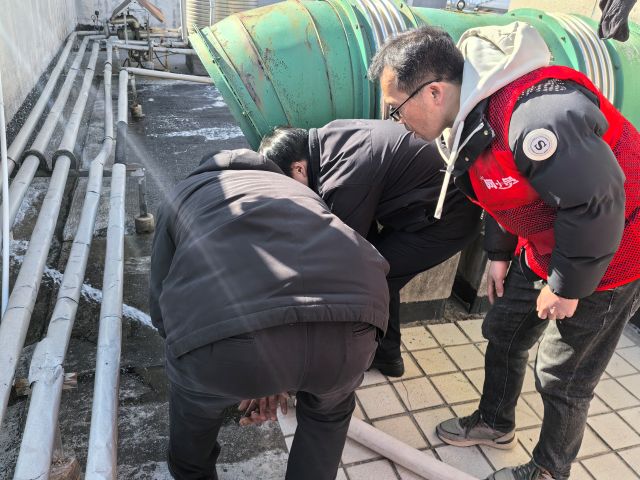 网格员织密安全网 守护居民平安年11.jpg