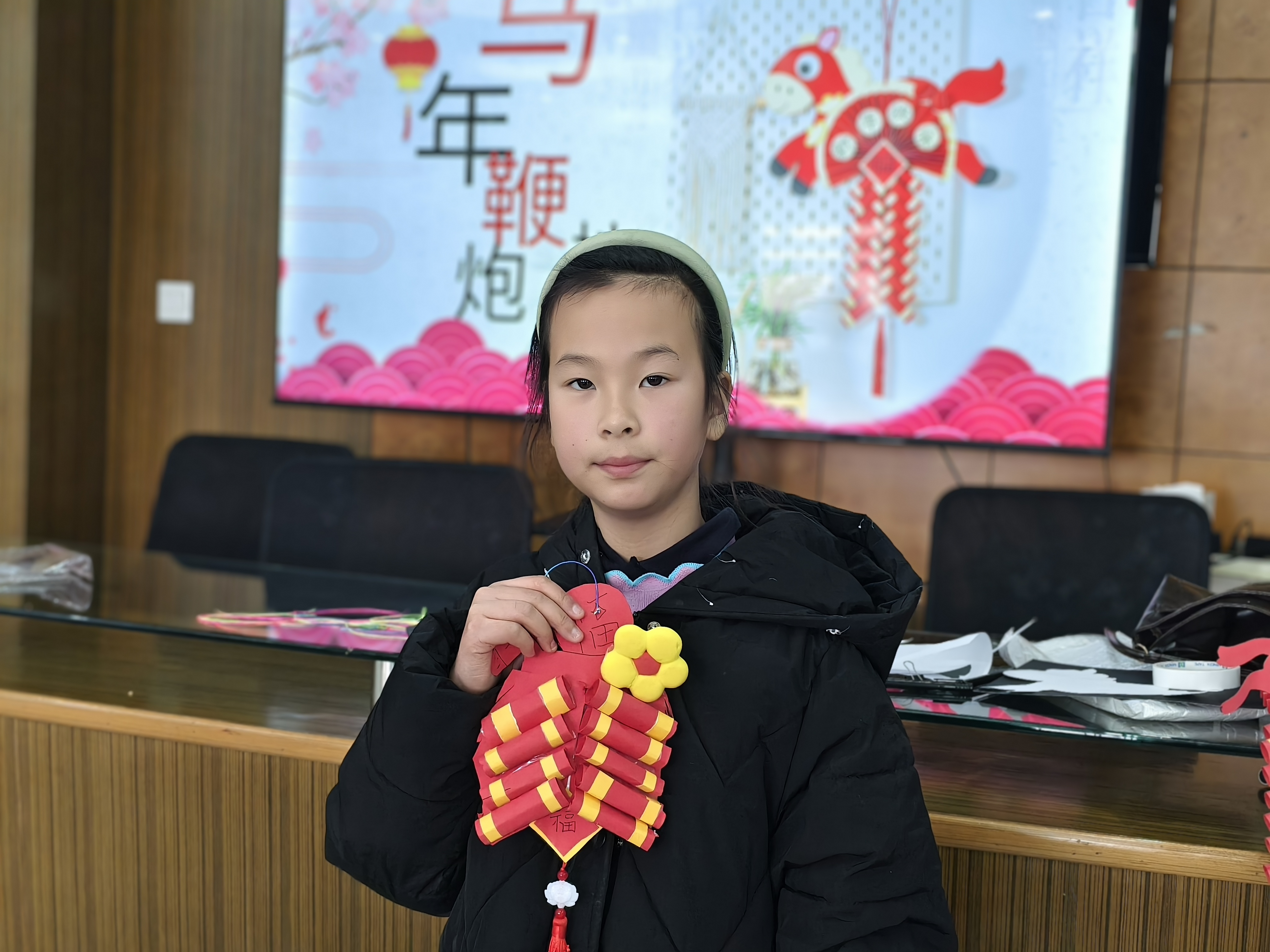 20260209指尖传福 喜乐迎年——慈湖人家未来社区开展青少年马年新春鞭炮挂饰手作活动 (2).jpg