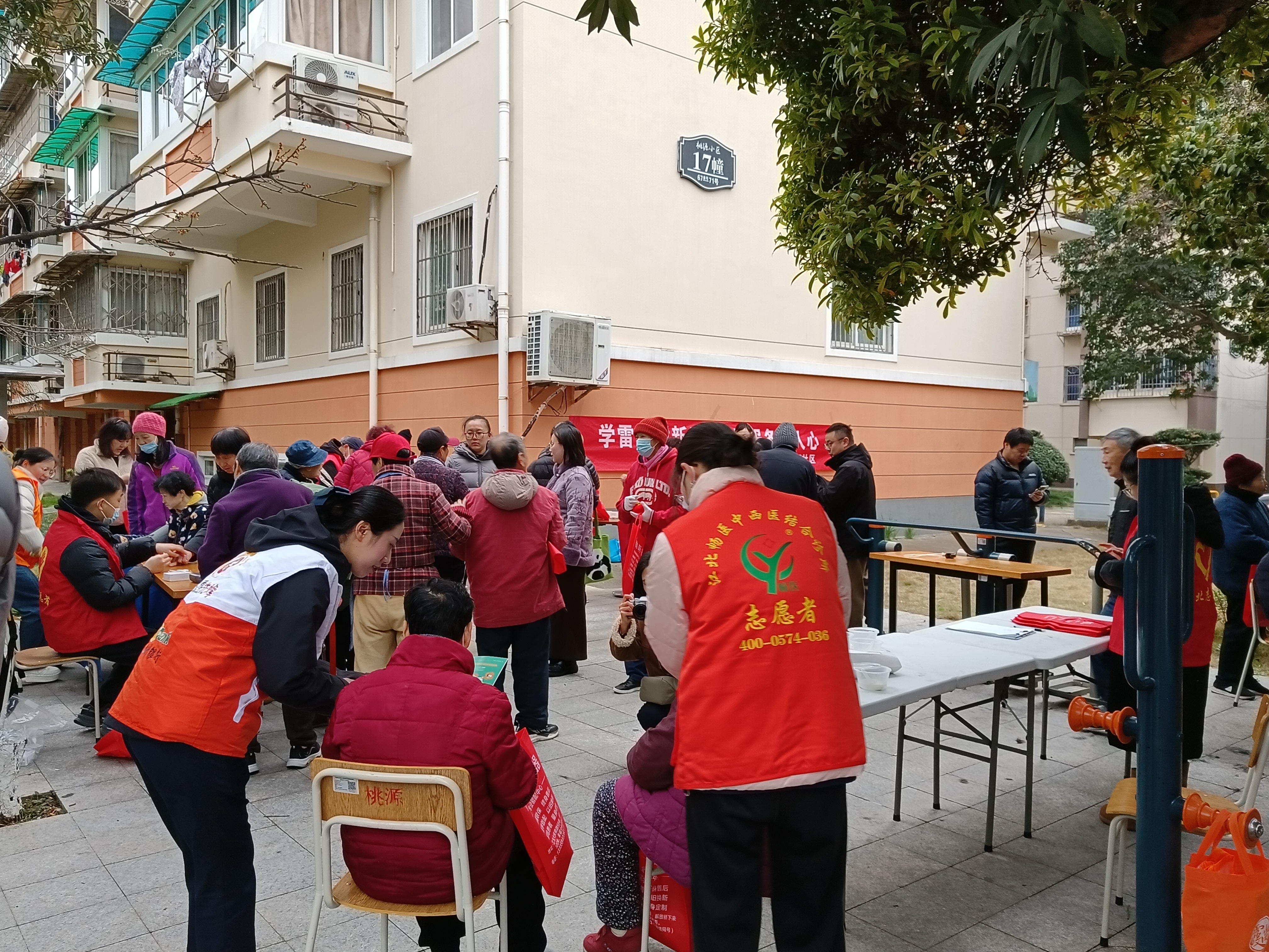 2026.3.3 学雷锋志愿活动.jpg