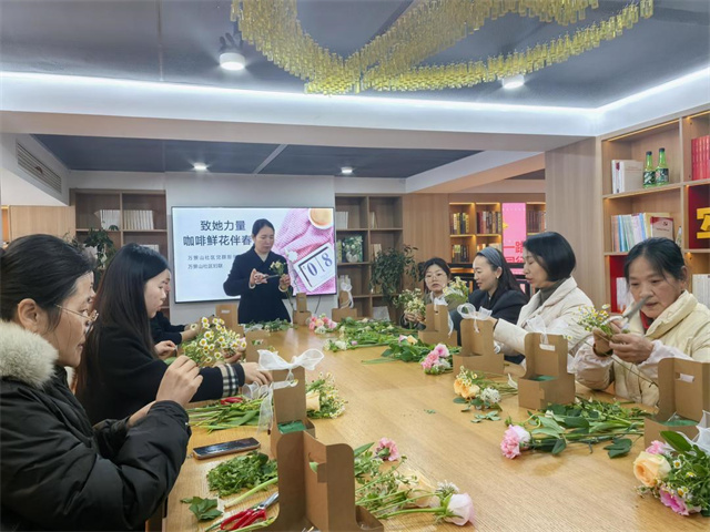 北仑柴桥成校：以花艺与咖啡为媒，点亮女性美好生活课堂.jpg