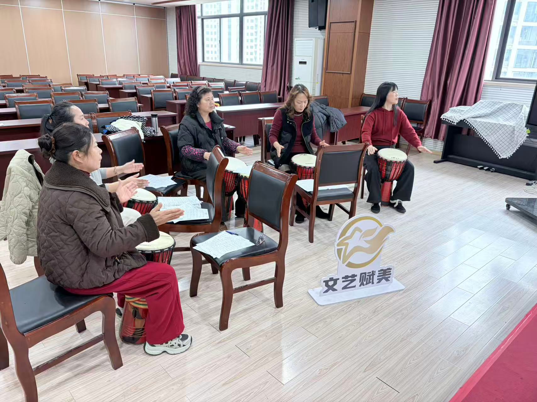 长山社区：银龄击鼓乐晚年 社区温情暖夕阳.jpg