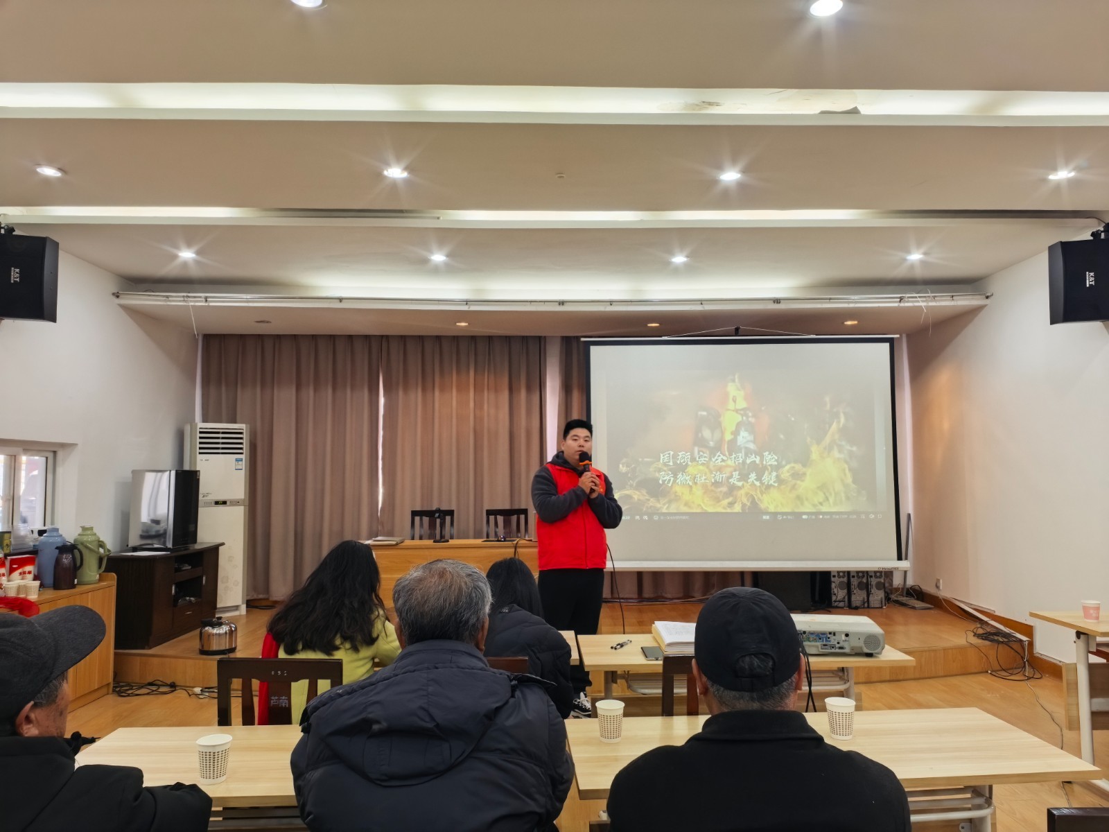 家在柴桥：开展消防安全宣传活动 筑牢辖区安全“防火墙”.jpg