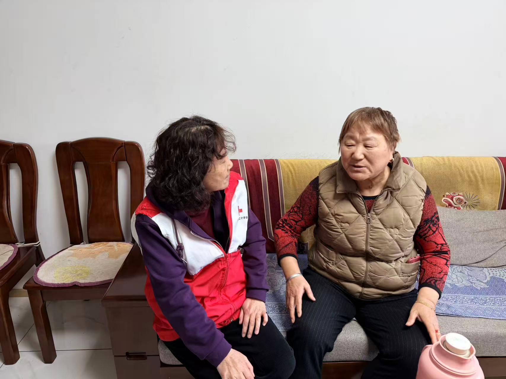 长山社区：红十字暖心行动 精准帮扶困难家庭.jpg